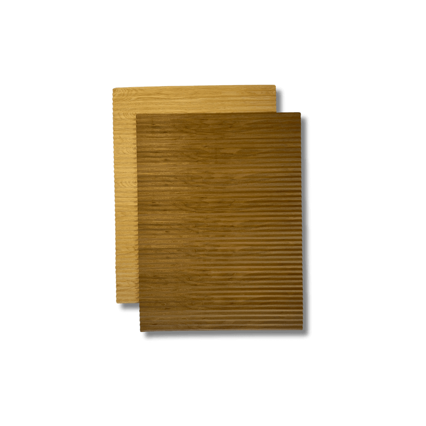 Spécimen de panneau de bois flexible pyramidal en noyer