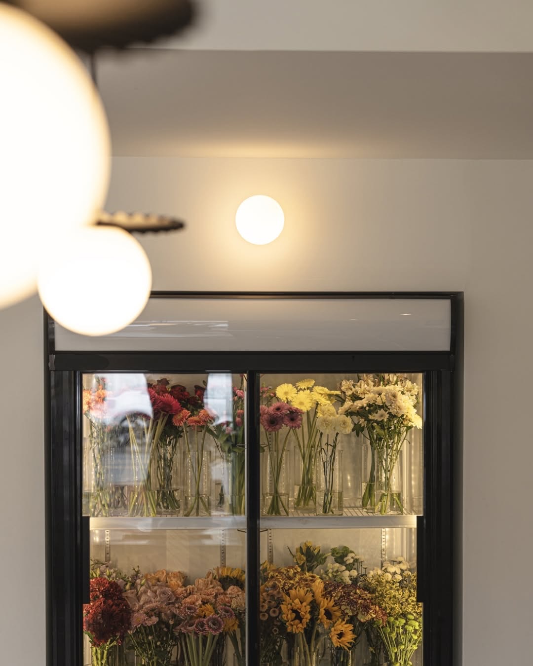 Réfrigérateur à fleurs coupées de la boutique-atelier Flori Flora