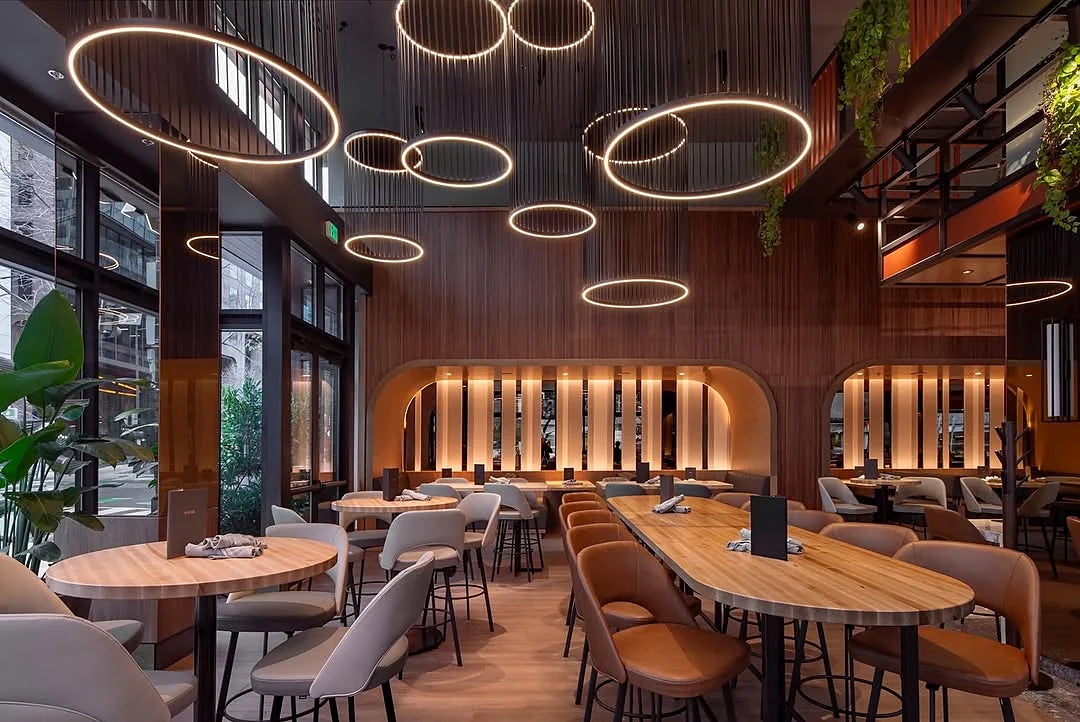 Restaurant Moxies — ambiance et design intérieur, panneaux muraux Artmur