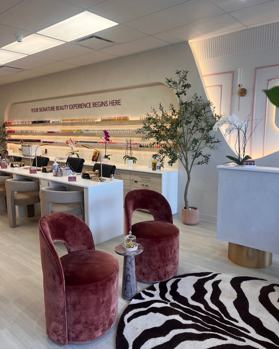 Vue d'ensemble du studio de beauté NailBbox imaginé par Atelier Phénomène