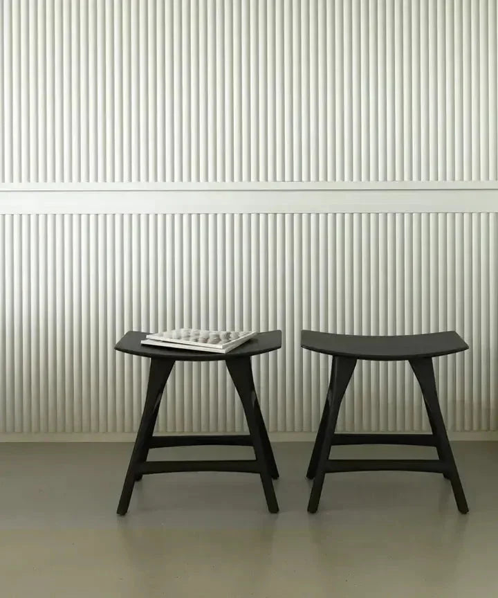 Installing PVC wall panels: a primed and painted Linéapur Drum wall