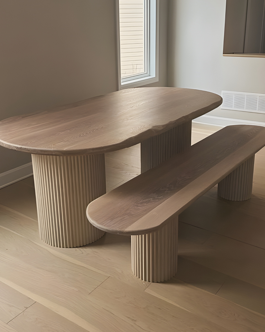 Table et banc sur mesure à pieds cannelés en panneau flexible tambour S chêne naturel PanFlex | Artmur