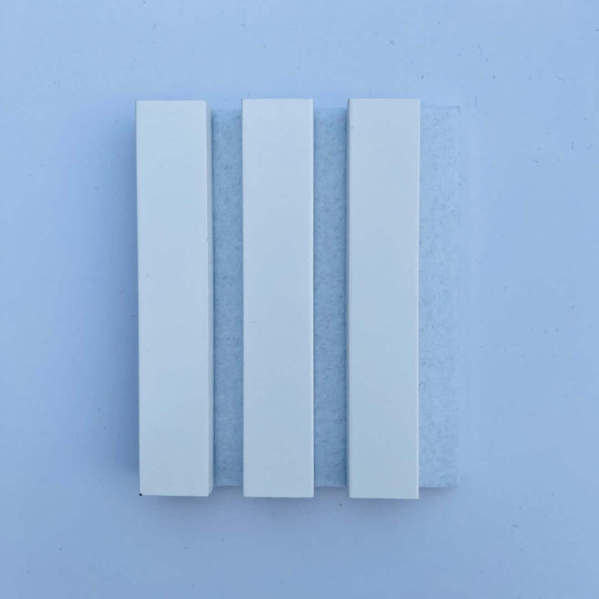 Echantillon de panneau de lattes de bois blanc